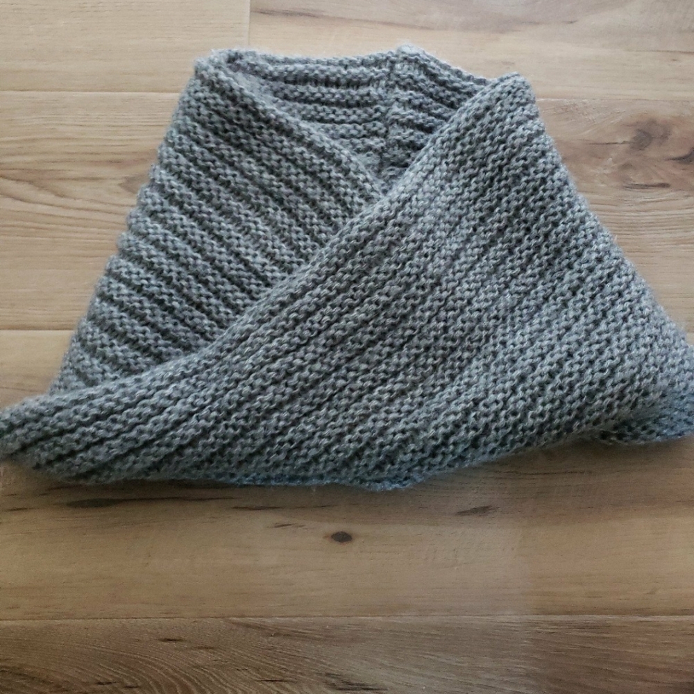 Bass Sweater Scarf Gray